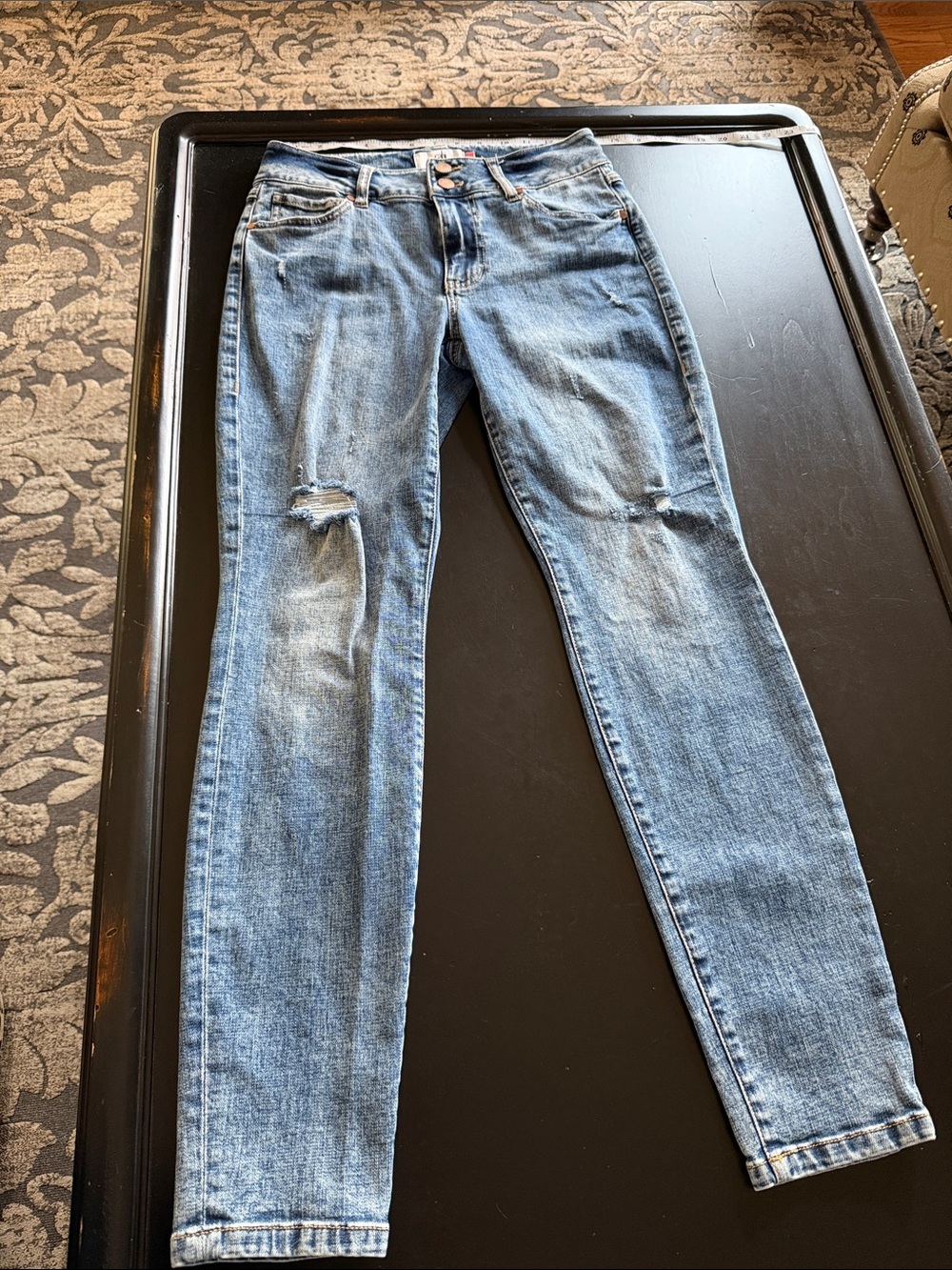 Cabi cinch skinny Light Blue Distressed Women's Jeans